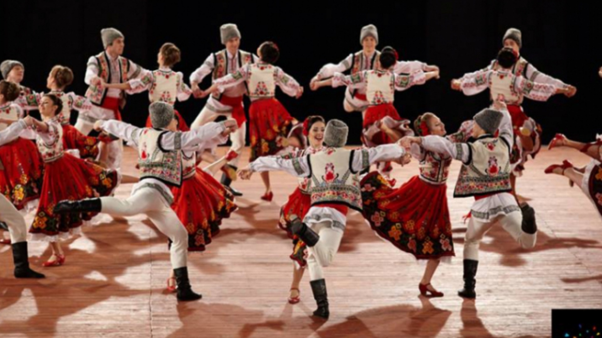 Молдовеняска. Ансамбль жок молдавский. Молдавский танец жок. Сырба молдавский танец. Народный танец Молдавии жок.
